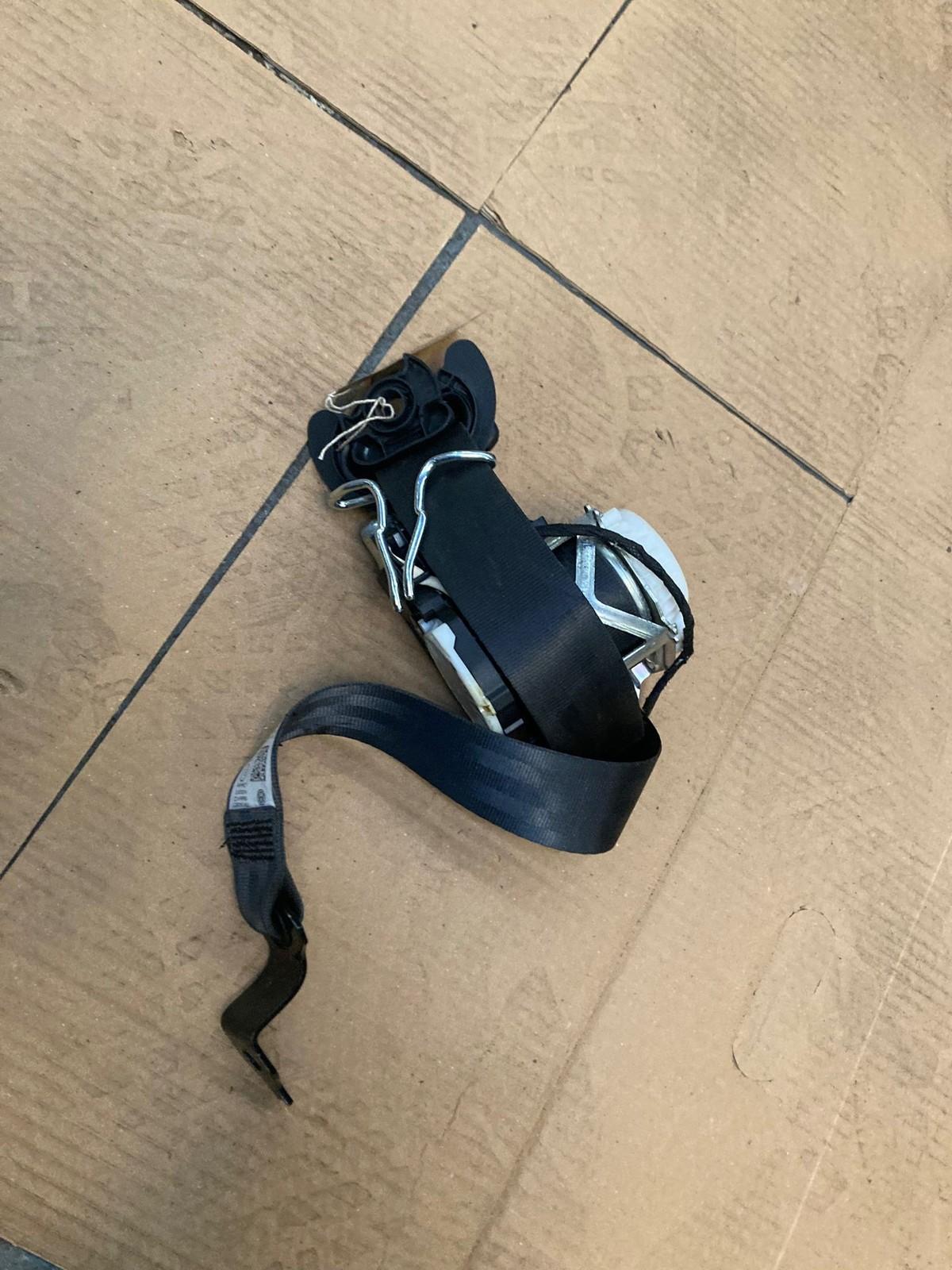 VW Polo 6R Mk5 2009-2017 Front Passenger Left Side Seat Belt 6R4857705