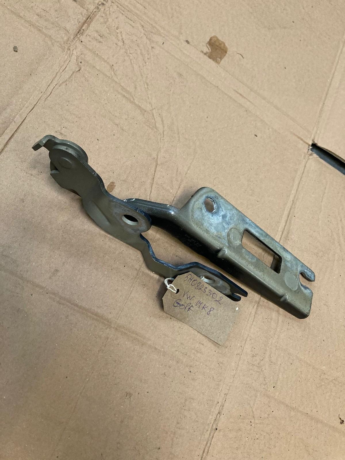 VOLKSWAGEN GOLF MK8 CD1 FRONT LEFT BONNET HINGE 5H0823301 (USED)