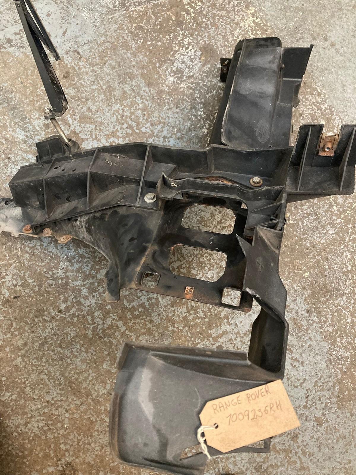 Range Rover L322 (2002-2005) Headlight Bracket Mount Front Right 7009236RH