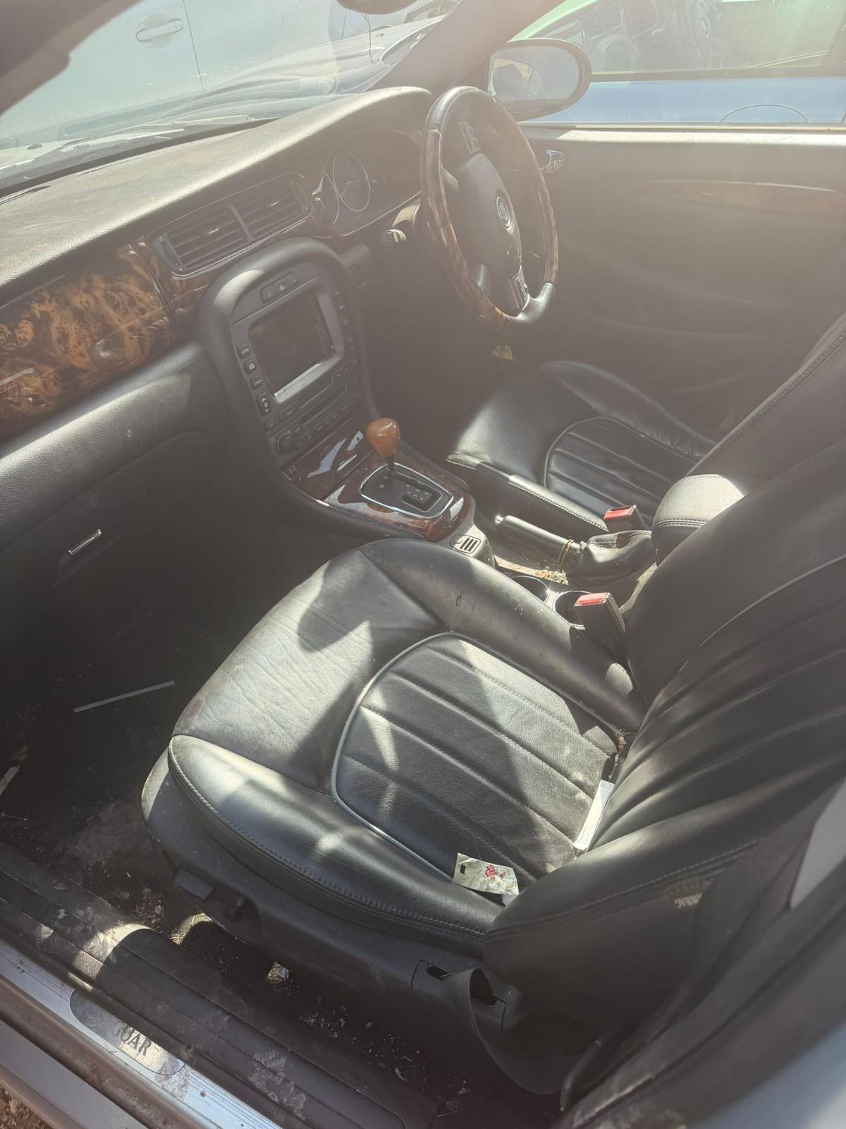 JAGUAR X-TYPE 01–09 3.0 SILVER AUTO PETROL FOR BREAKING