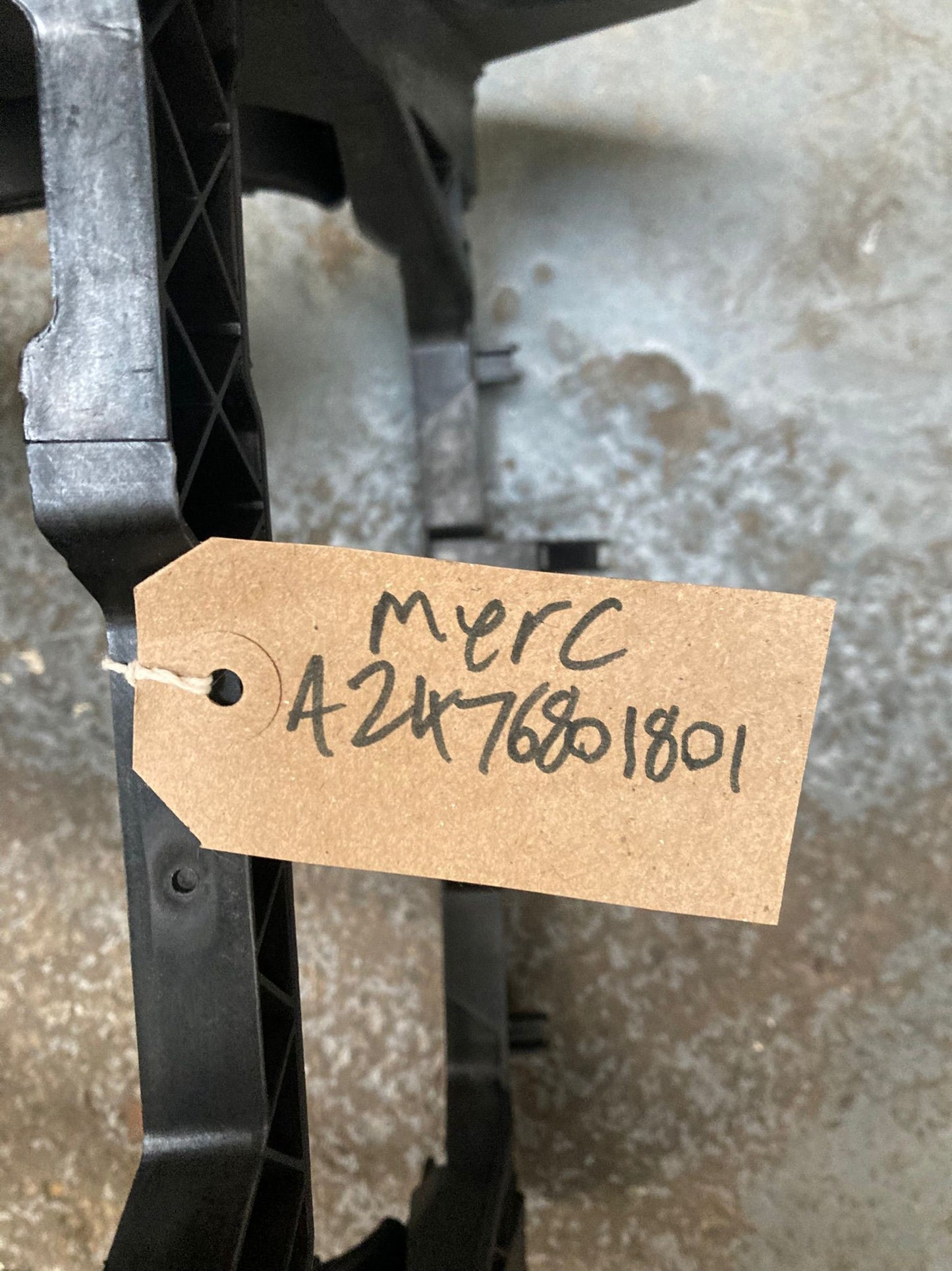 Mercedes EQA EQB GLA H247 W247 Centre Console Armrest A2476801801 20-24