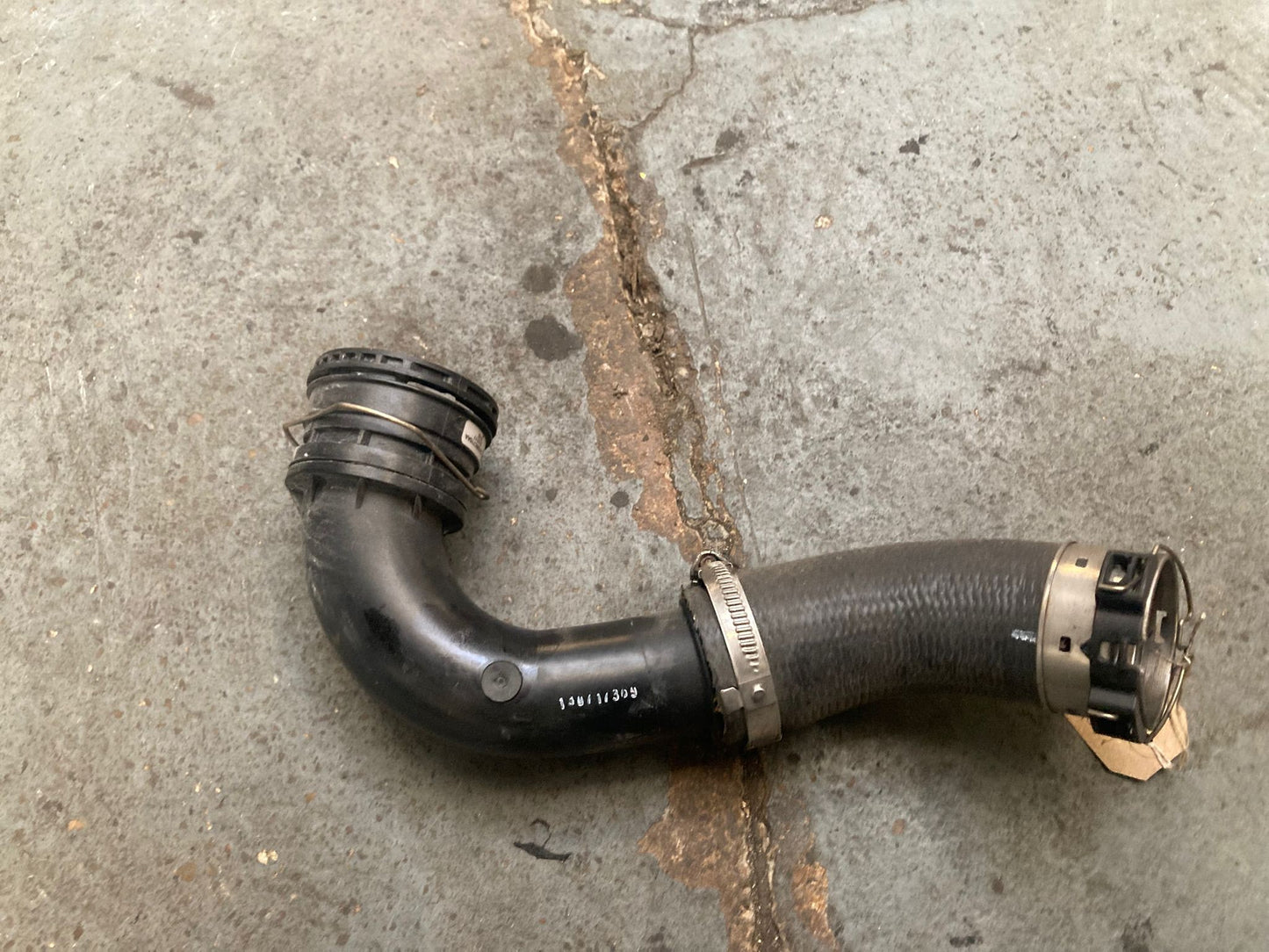 Land Rover Discovery SportInter Cooler Hose GJ326C715AA 2015–2019