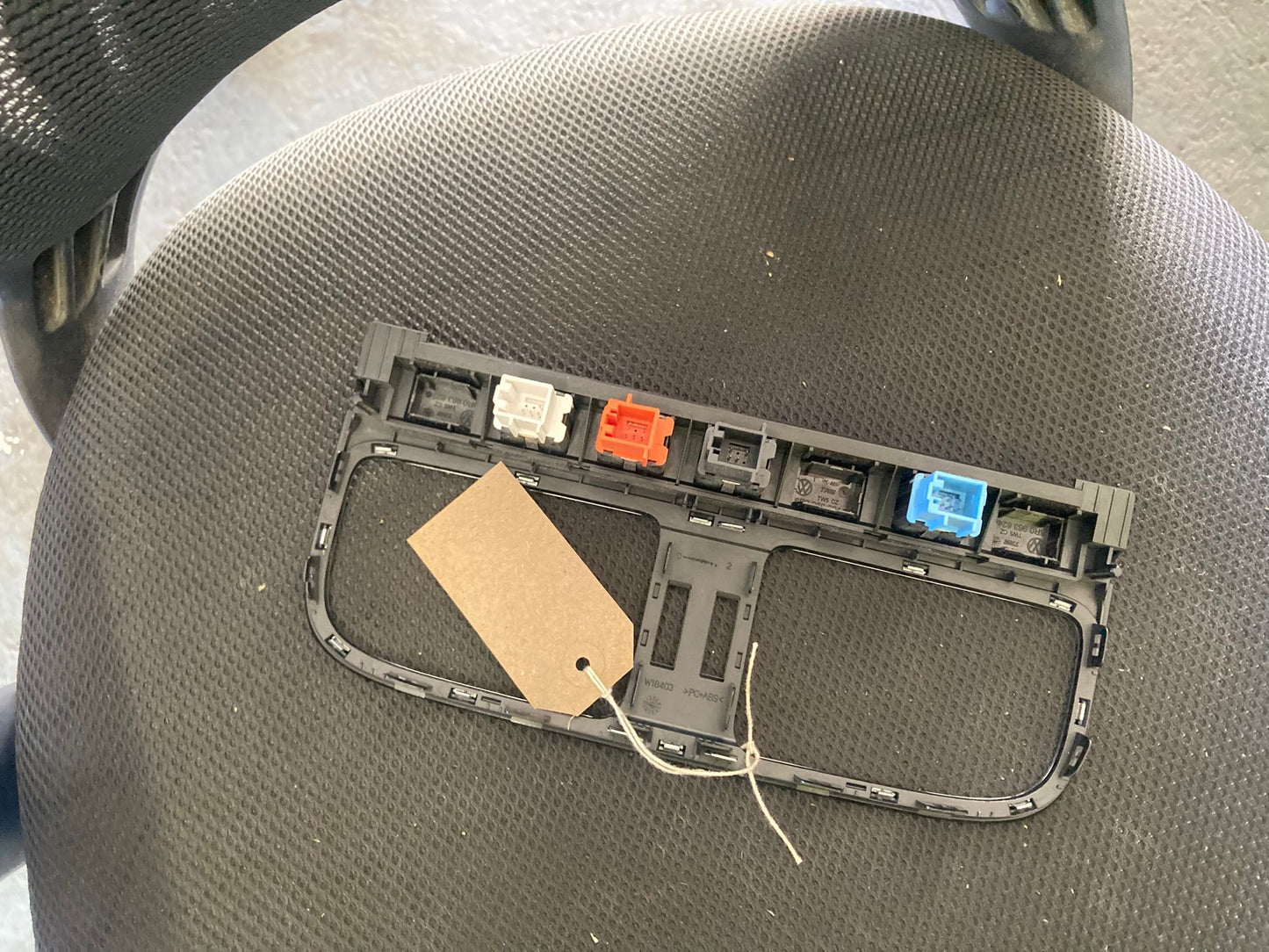 VW Polo MK5 6R 6C Dashboard Centre Vent Hazard Warning Switch Panel 2009-2011