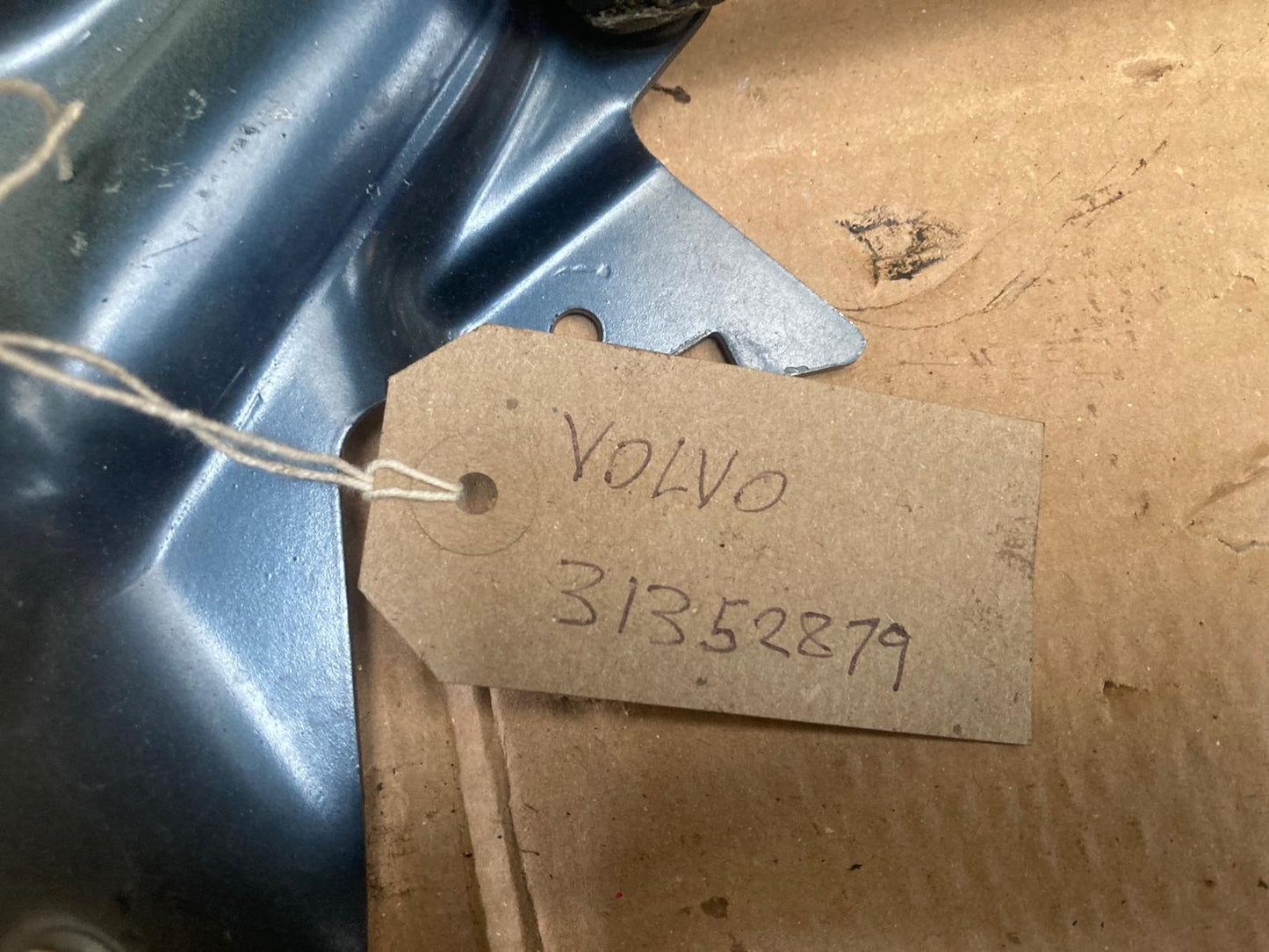 Volvo XC90 Right Hood Hinge 31352879 – Genuine Used OEM