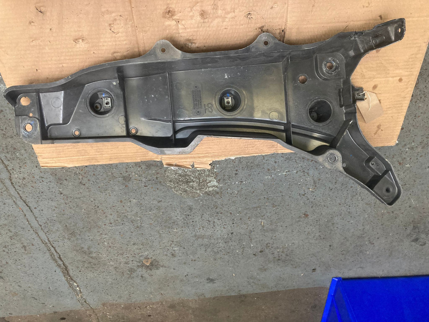 VOLVO XC90 MK2 Right Front Fender Bracket Mount 31391778 2016-2025 Used