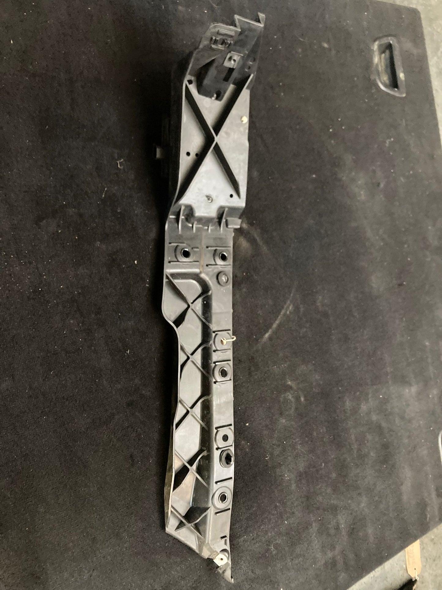 Range Rover Sport L494 Rear Right Bumper Mount Bracket (Used) HY3214D453BF