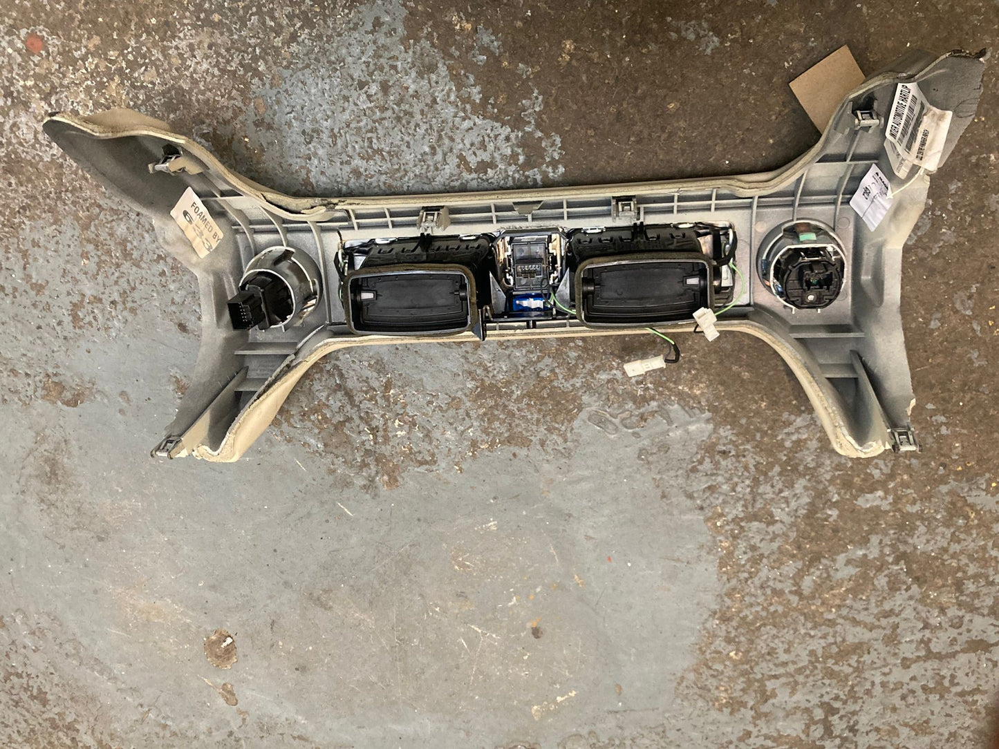 Range Rover L322 (10-12) Dashboard Center Air Vent Trim Panel - FAE500740-2