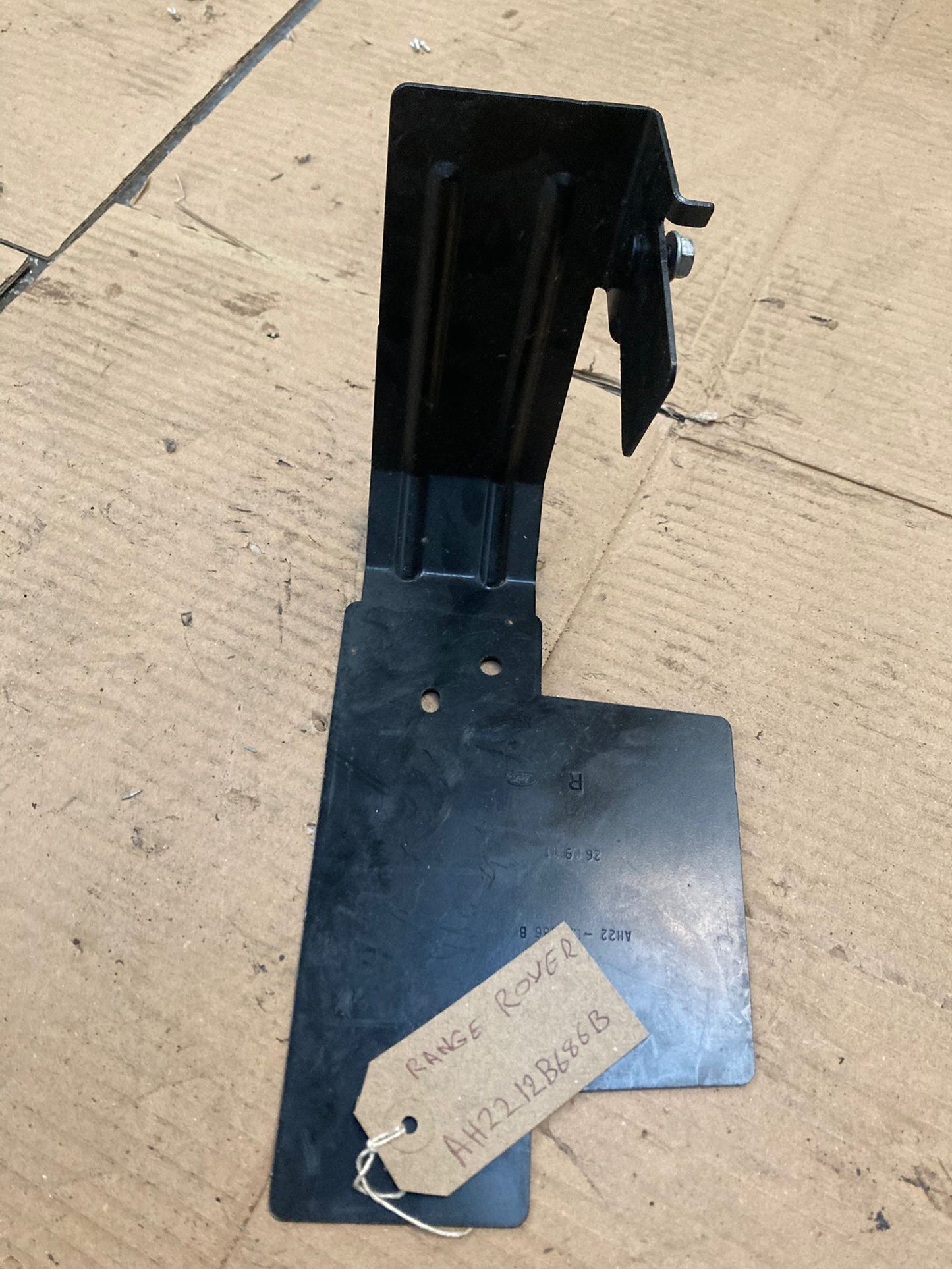 Range Rover Evoque Sun Visor Mounting Bracket AH2212B686B Genuine