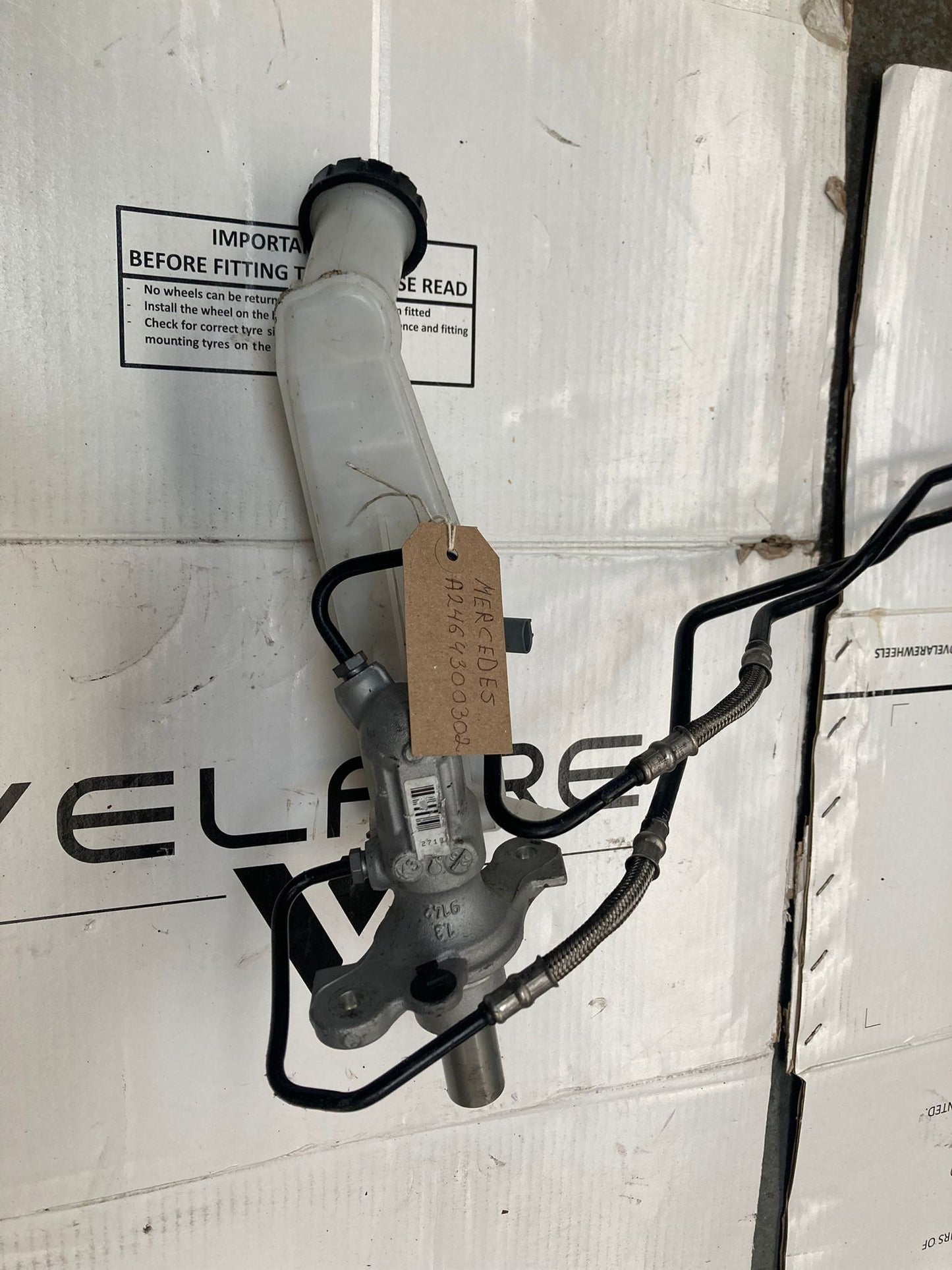 MERCEDES-BENZ A-CLASS W176 B-CLASS W246 Brake Master Cylinder A2464300302