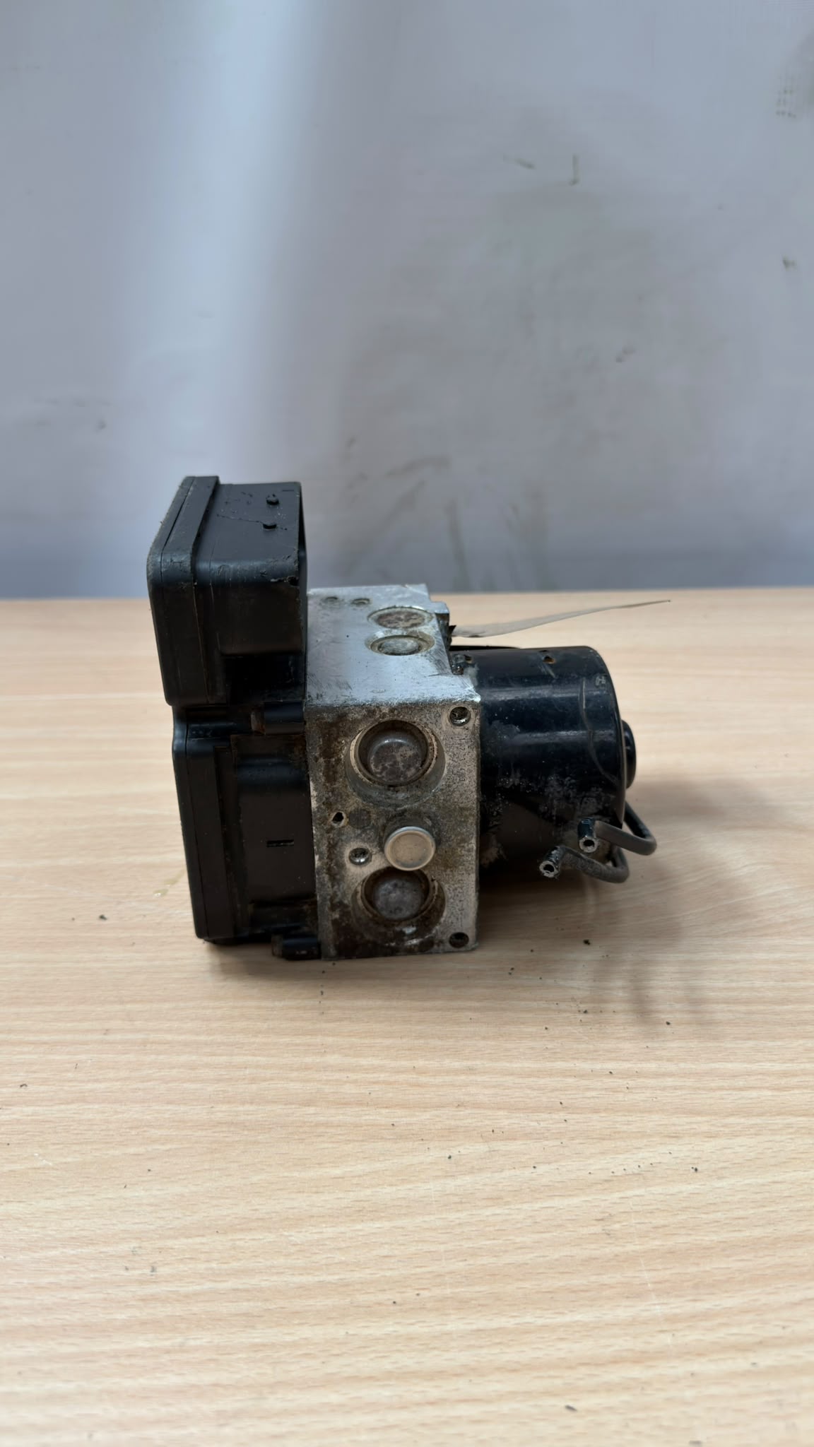 2014 VOLKSWAGEN AMAROK ABS PUMP. 2H0 907 379 L, 2H0 614 517 G