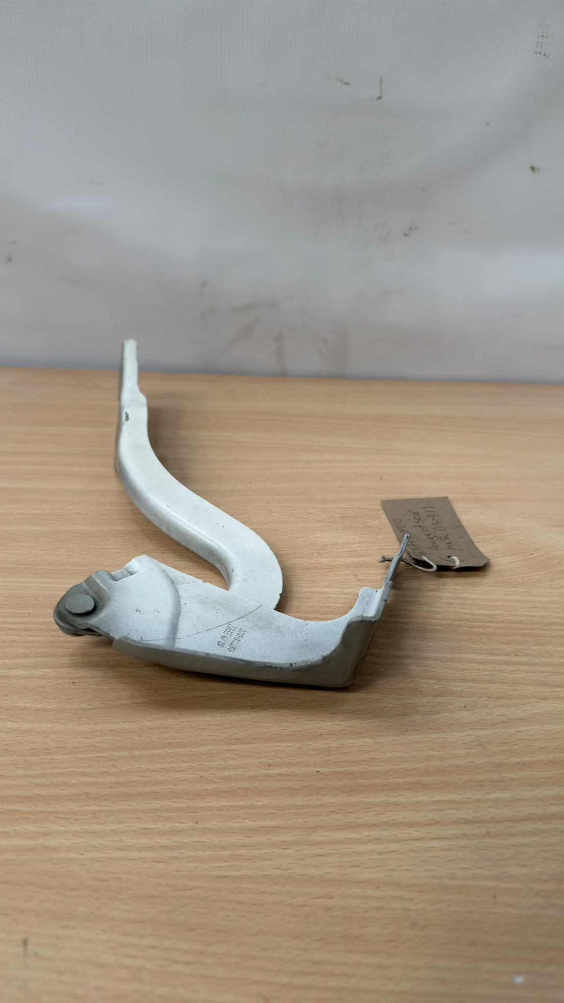 Peugeot 308 MK2 13-21 Front Left Bonnet Hinge 9677784800