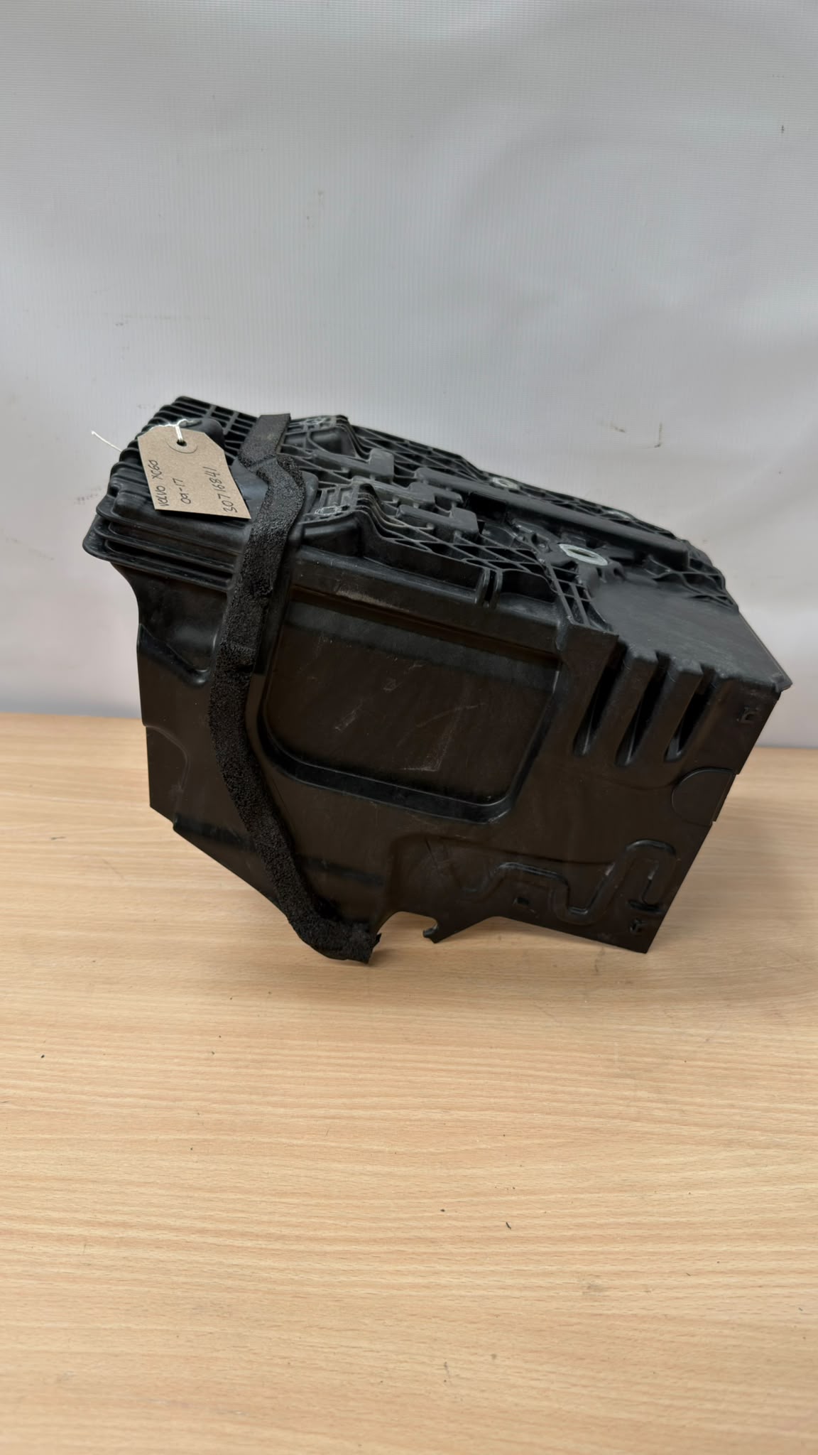 VOLVO S60 P3 MK2 10-18 BONNET RELEASE CABLE SEAL COVER CAP    30716841