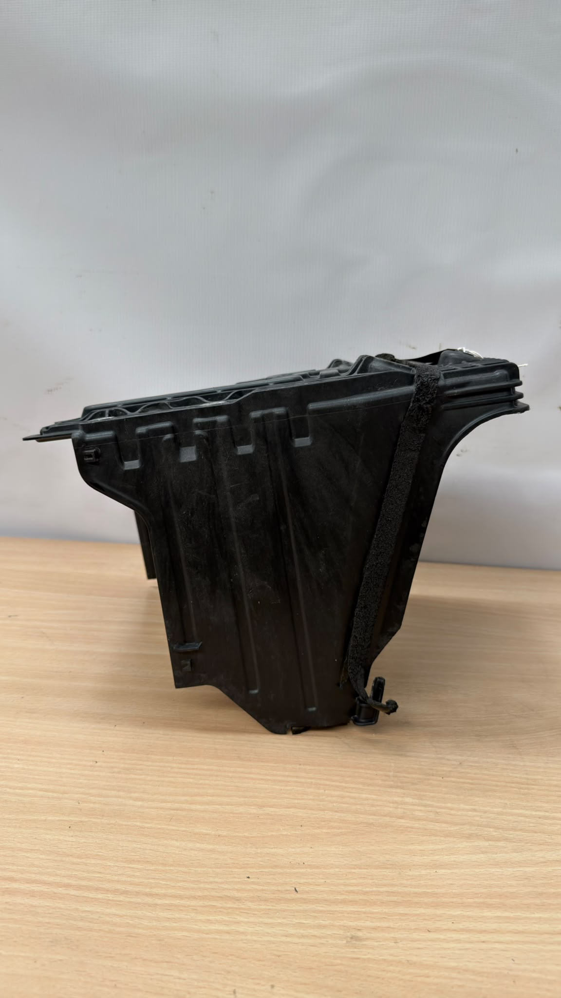 VOLVO S60 P3 MK2 10-18 BONNET RELEASE CABLE SEAL COVER CAP    30716841