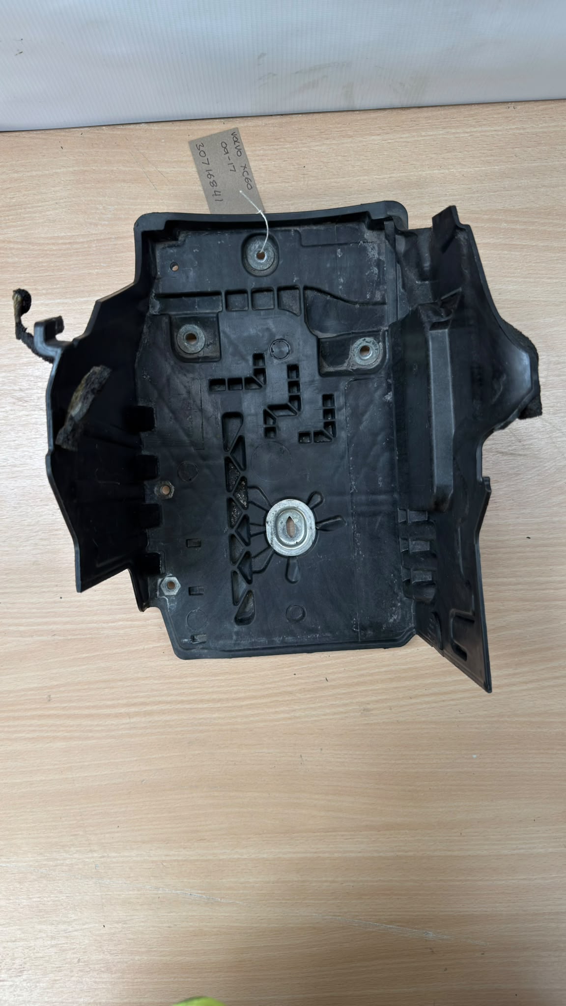 VOLVO S60 P3 MK2 10-18 BONNET RELEASE CABLE SEAL COVER CAP    30716841