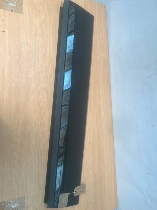 Range Rover Evoque L538 Driver Side Front 2016-2018 Front Door Moulding Trim Rig
