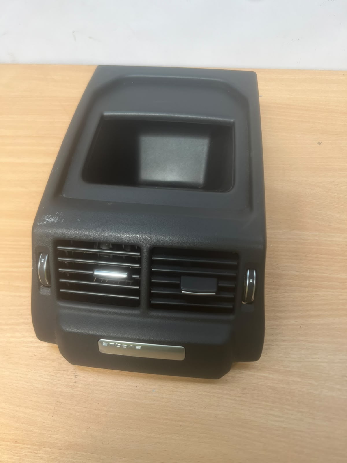 Range Rover Evoque L538 2015-2019 Rear Centre Middle Air Vent EJ3204569B