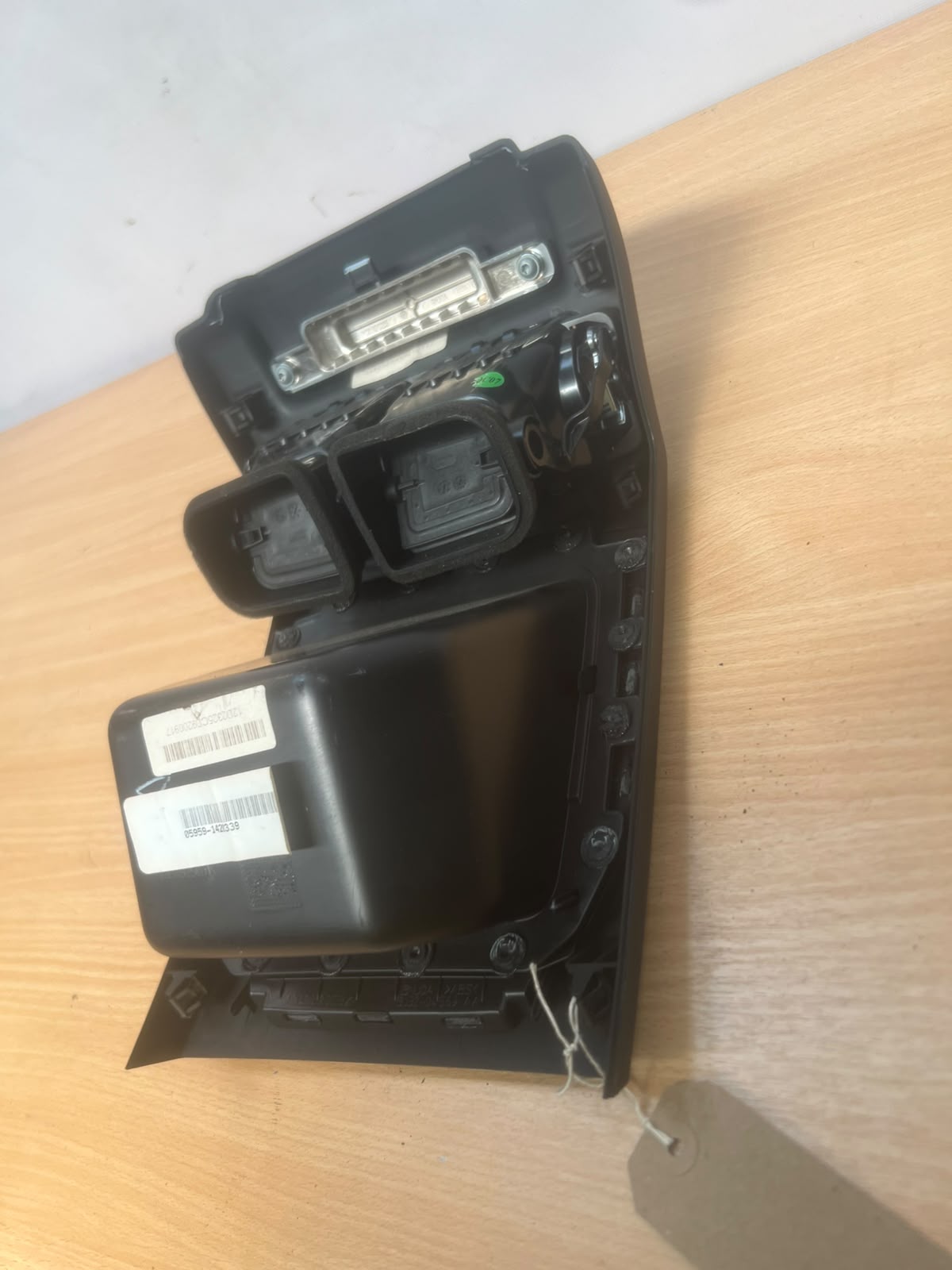 Range Rover Evoque L538 2015-2019 Rear Centre Middle Air Vent EJ3204569B