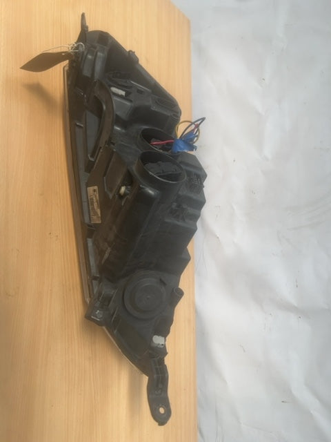 PEUGEOT 208 MK1 2013 PASSENGER SIDE HEADLIGHT LEFT SIDE HEADLIGHT