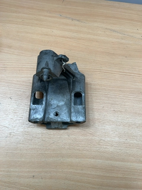 Nissan NV200 M20 2014 Engine Bracket Left Side 038120
