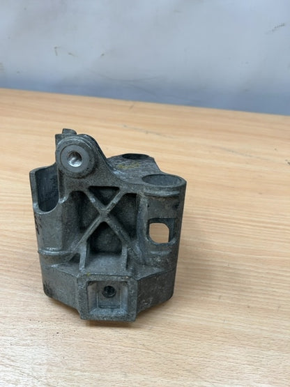 Nissan NV200 M20 2014 Engine Bracket Left Side 038120