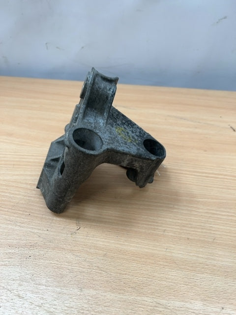 Nissan NV200 M20 2014 Engine Bracket Left Side 038120