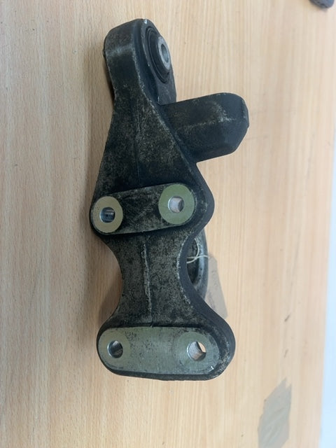 Volvo XC90 2021 Diesel / electricity 173kW Engine mount bracket UTO59279