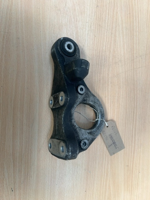 Volvo XC90 2021 Diesel / electricity 173kW Engine mount bracket UTO59279