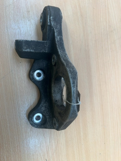Volvo XC90 2021 Diesel / electricity 173kW Engine mount bracket UTO59279