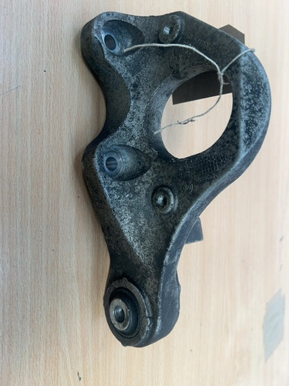 Volvo XC90 2021 Diesel / electricity 173kW Engine mount bracket UTO59279