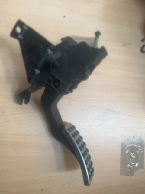 Mercedes-Benz CLA C117 2014-2017 Throttle Pedal A246300