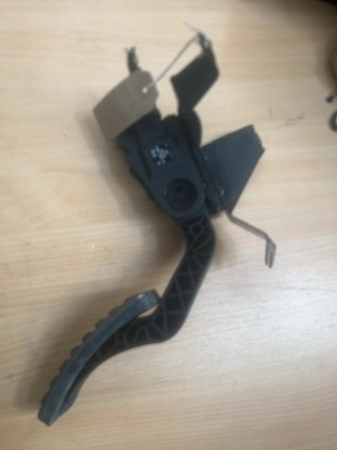 Mercedes-Benz CLA C117 2014-2017 Throttle Pedal A246300