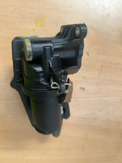 Mercedes-Benz GLA W156 AMG Line 2017 oil filter mounting bracket 11063503