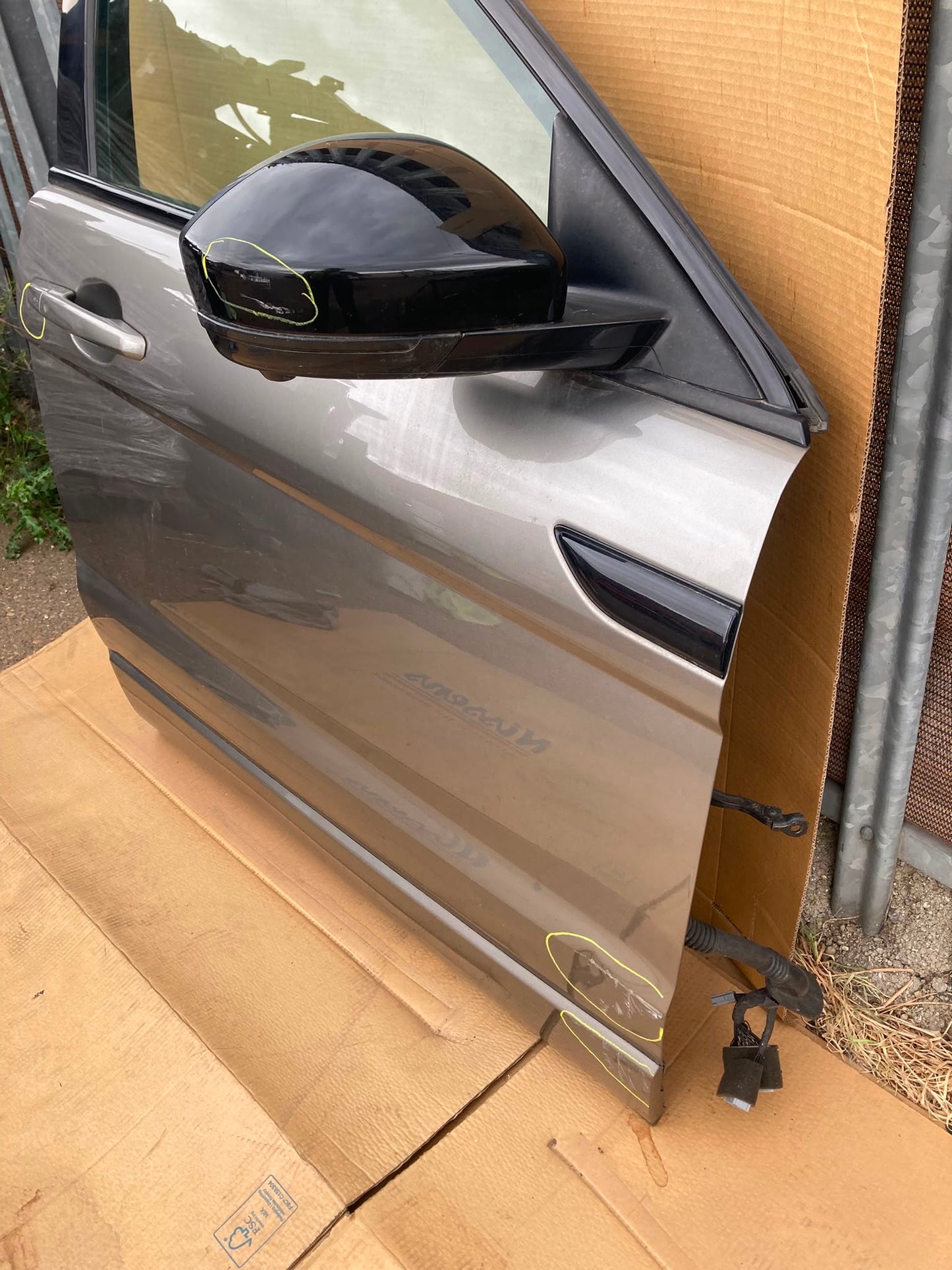 RANGE ROVER EVOQUE DRIVER SIDE DOOR FRONT 2018