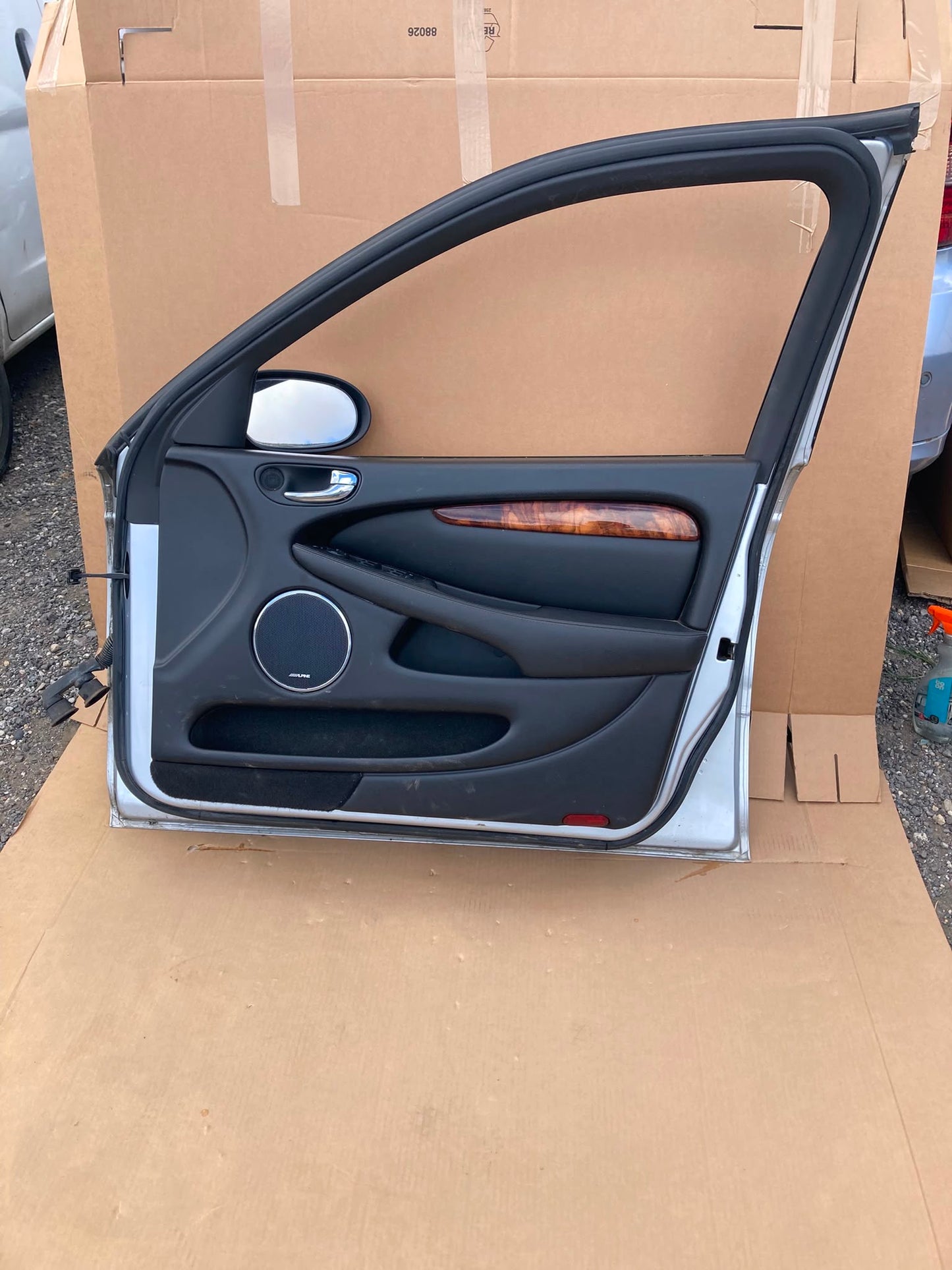 JAGUAR X TYPE 2005 FRONT RIGHT DOOR DRIVER SIDE SALOON