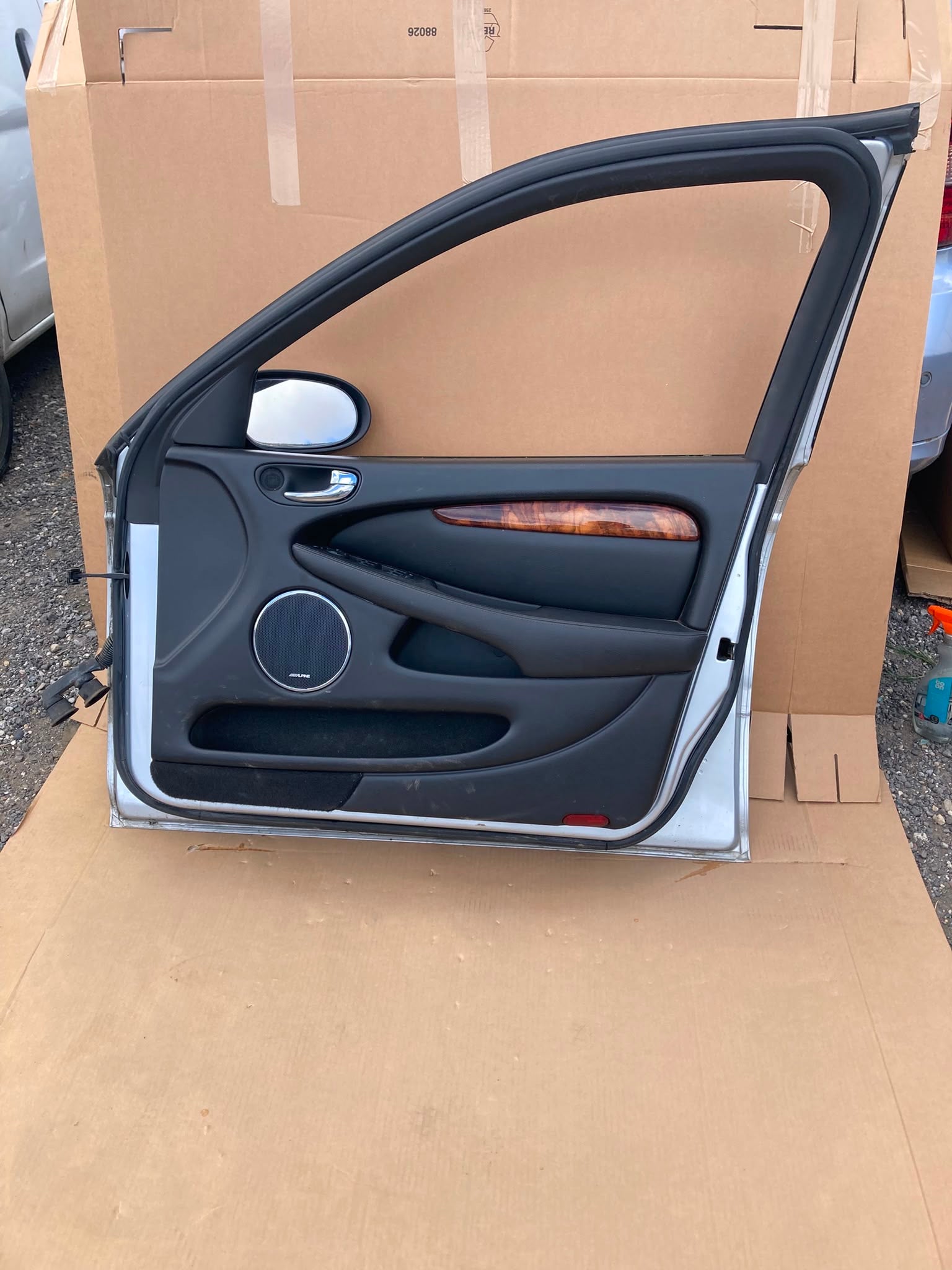 JAGUAR X TYPE 2005 FRONT RIGHT DOOR DRIVER SIDE SALOON
