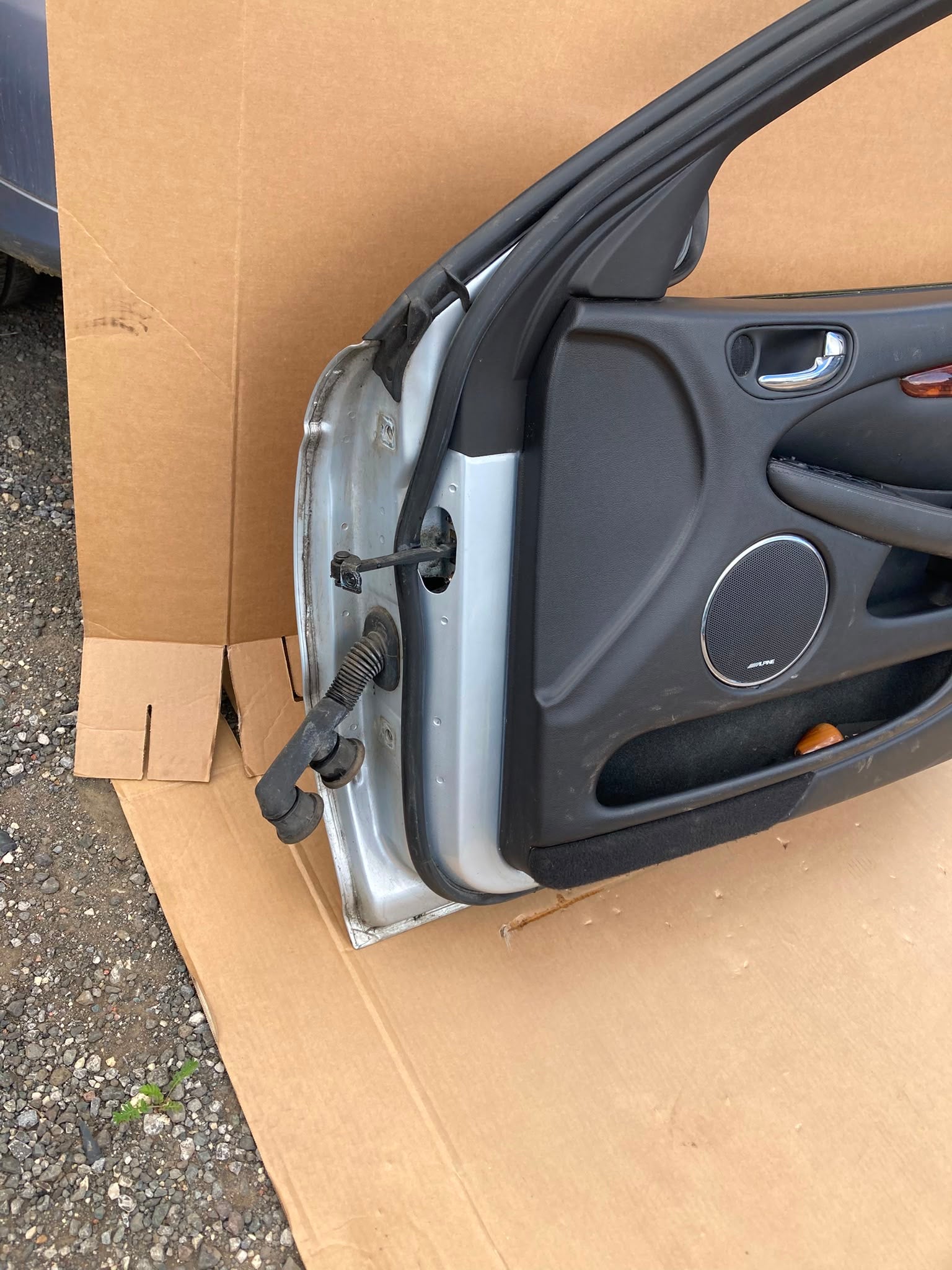 JAGUAR X TYPE 2005 FRONT RIGHT DOOR DRIVER SIDE SALOON