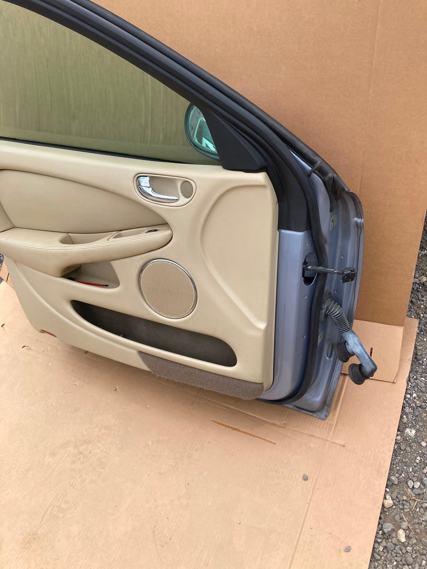 JAGUAR X TYPE 2005 LEFT PASSENGER SIDE FRONT DOOR SALOON