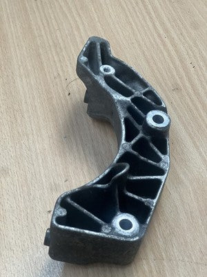 Volvo XC90 I 2016-2019 Engine Mount Bracket 31401869