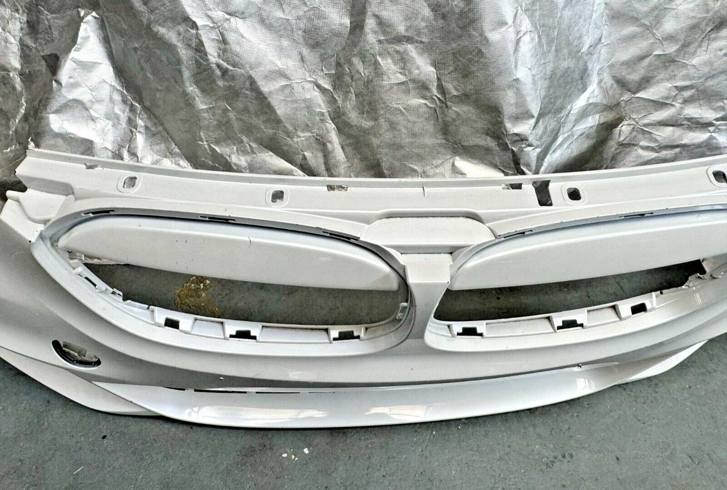 BMW X1 F48 M Sport SUV 14-17 White Front Bare Bumper 8059891 (1clipsmissing)