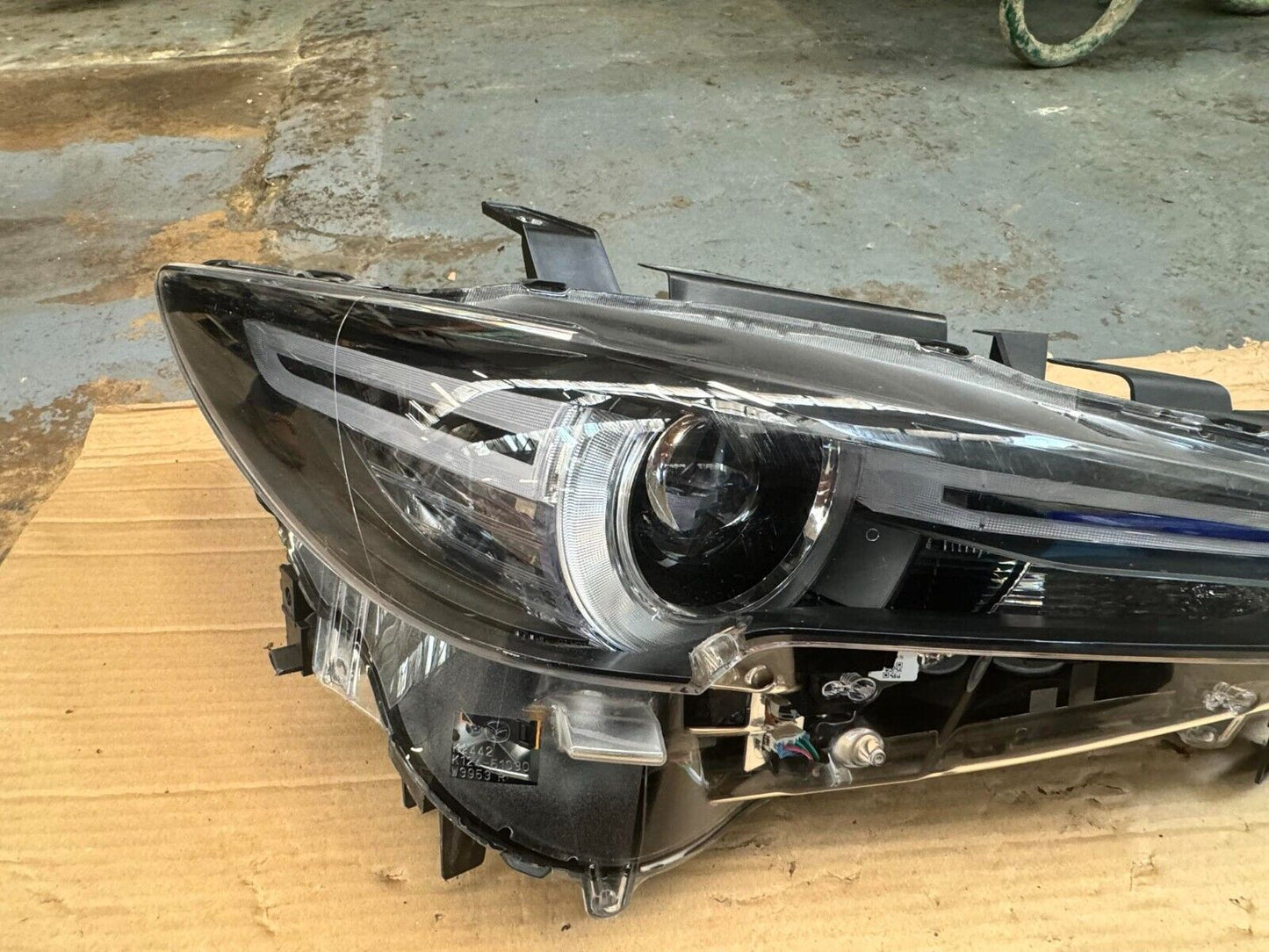 MAZDA CX-5 2017-2020 DRIVER SIDE RIGHT LED HEADLIGHT KB9J51030 (LENS SCUFF)