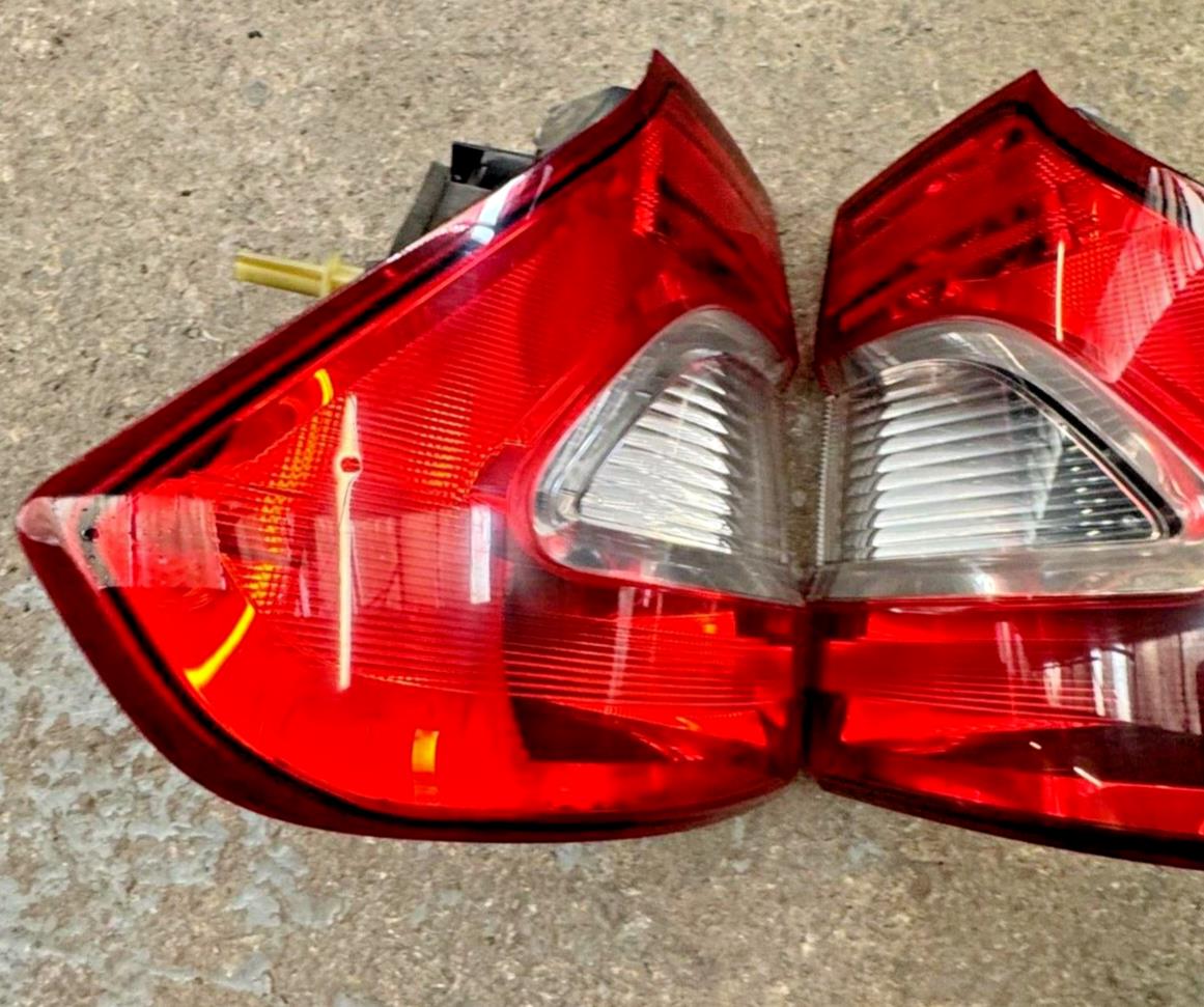 Ford Galaxy Zetec Mk3 Face Lift 2010-2015 Rear Brake Lights