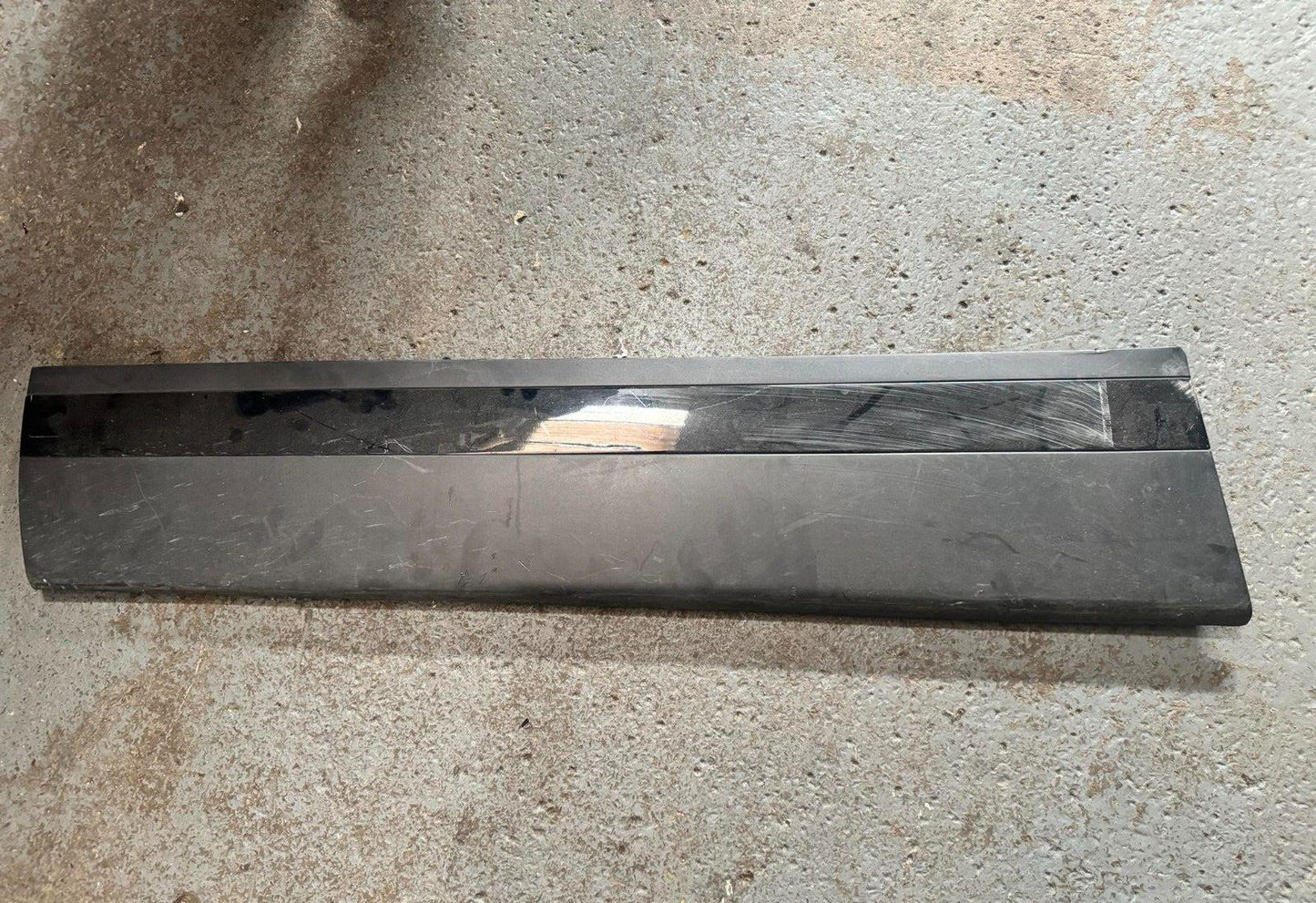 RANGE ROVER VELAR L560 17-ON PASSENGER FRONT DOOR MOULDING TRIM J8A2-21065