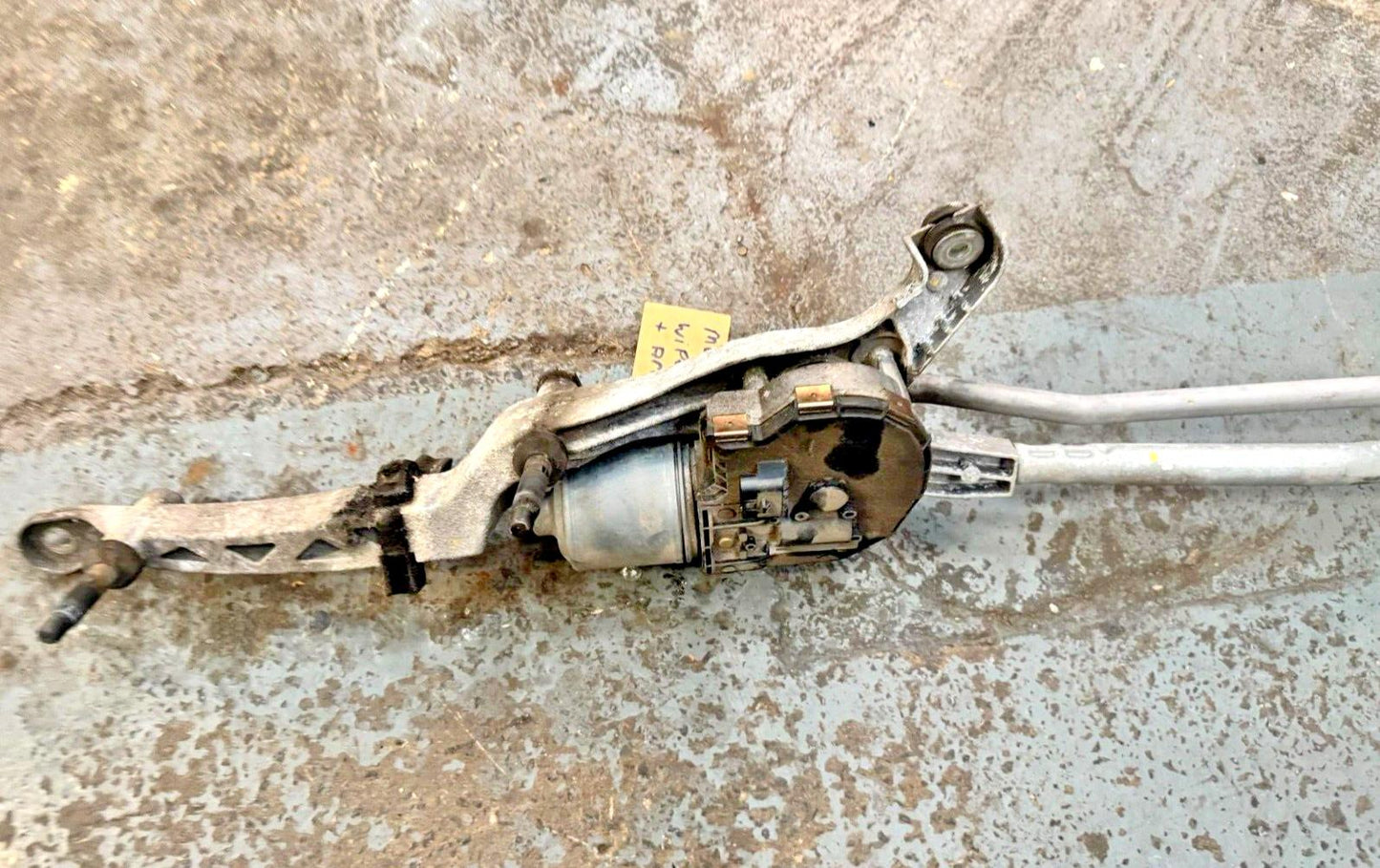 Mercedes C Class W204 10-14 Front Windscreen Wiper Motor With Linkages