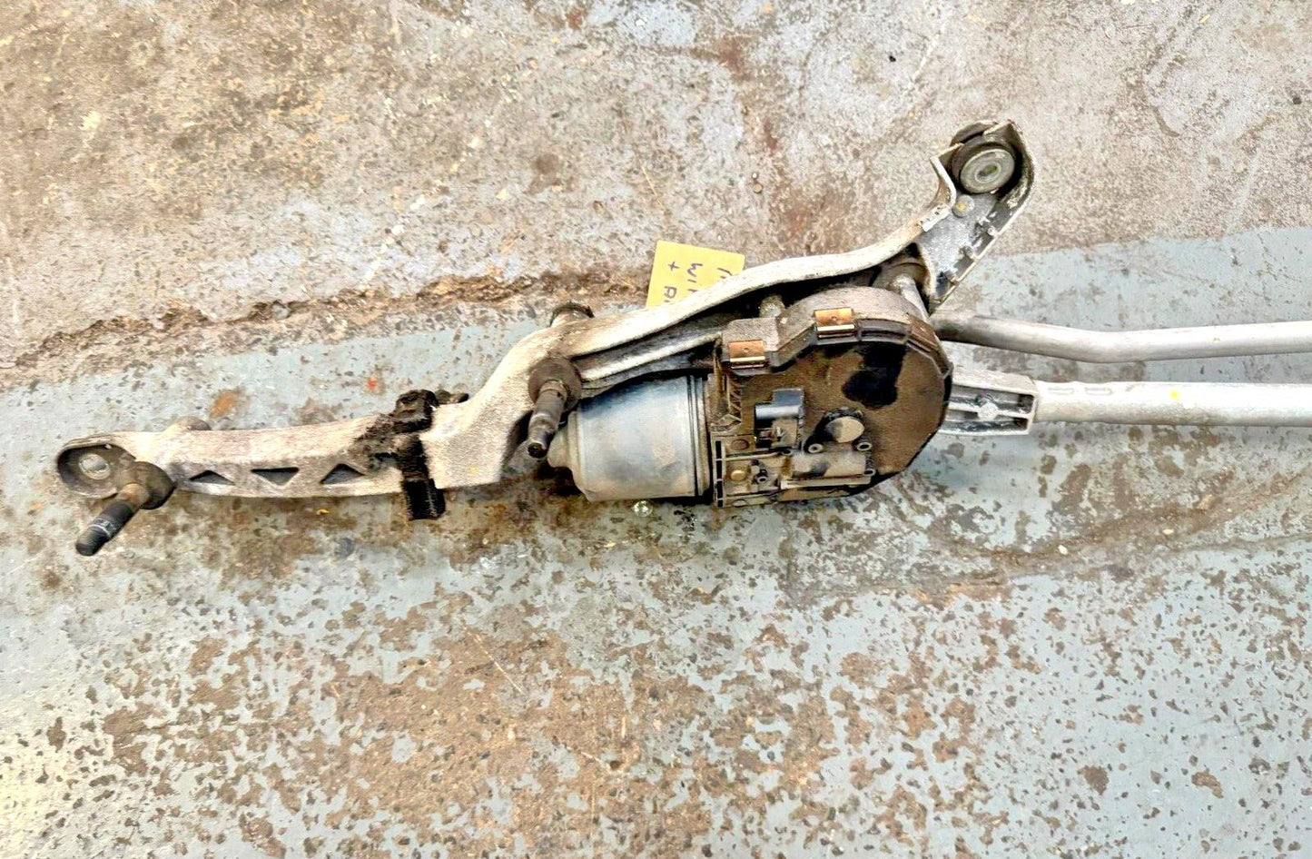 Mercedes C Class W204 10-14 Front Windscreen Wiper Motor With Linkages