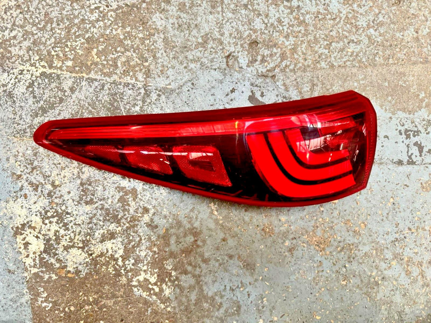 Kia Sportage Mk4 GT Line 16-22 Passenger Rear Light LED 92401-F11