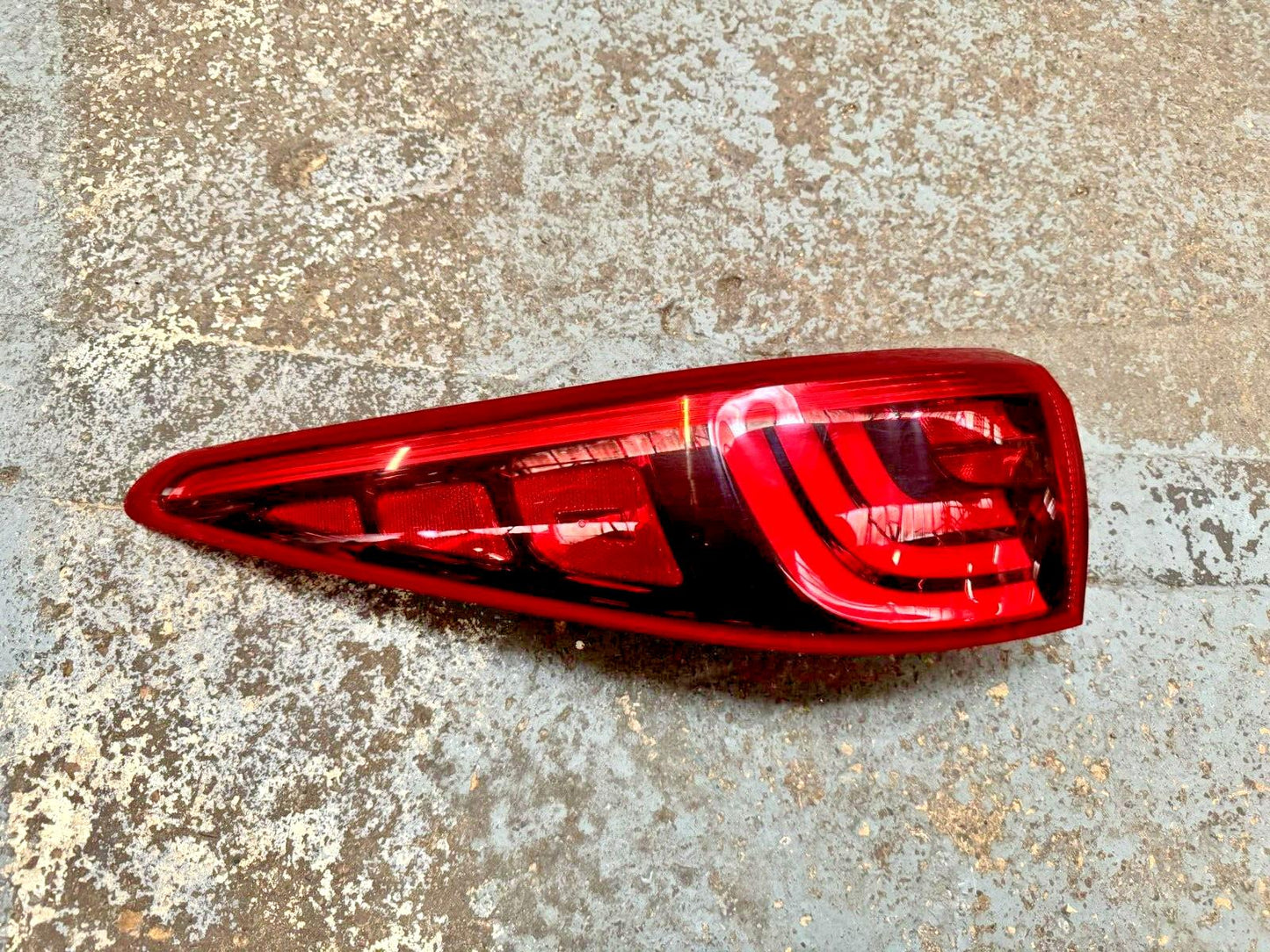 Kia Sportage Mk4 GT Line 16-22 Passenger Rear Light LED 92401-F11