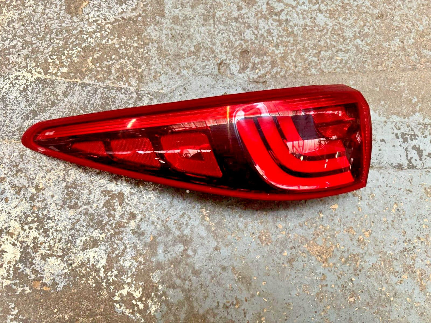 Kia Sportage Mk4 GT Line 16-22 Passenger Rear Light LED 92401-F11