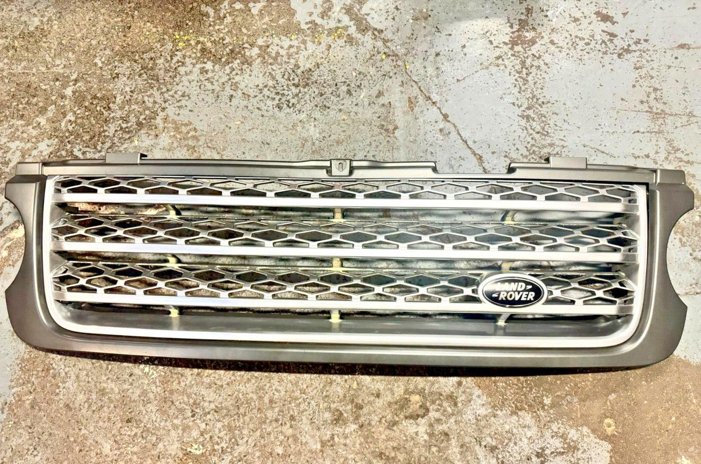 Land Rover Vogue L322 10-13 Front Main Centre Grill Complete AH428138A