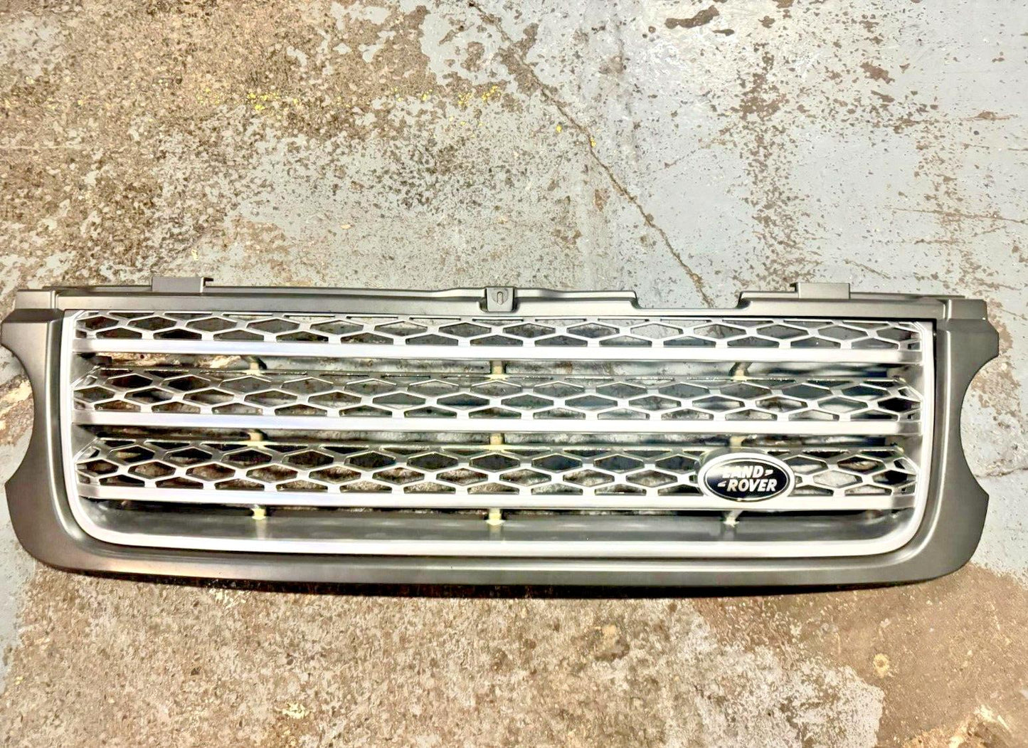 Land Rover Vogue L322 10-13 Front Main Centre Grill Complete AH428138A