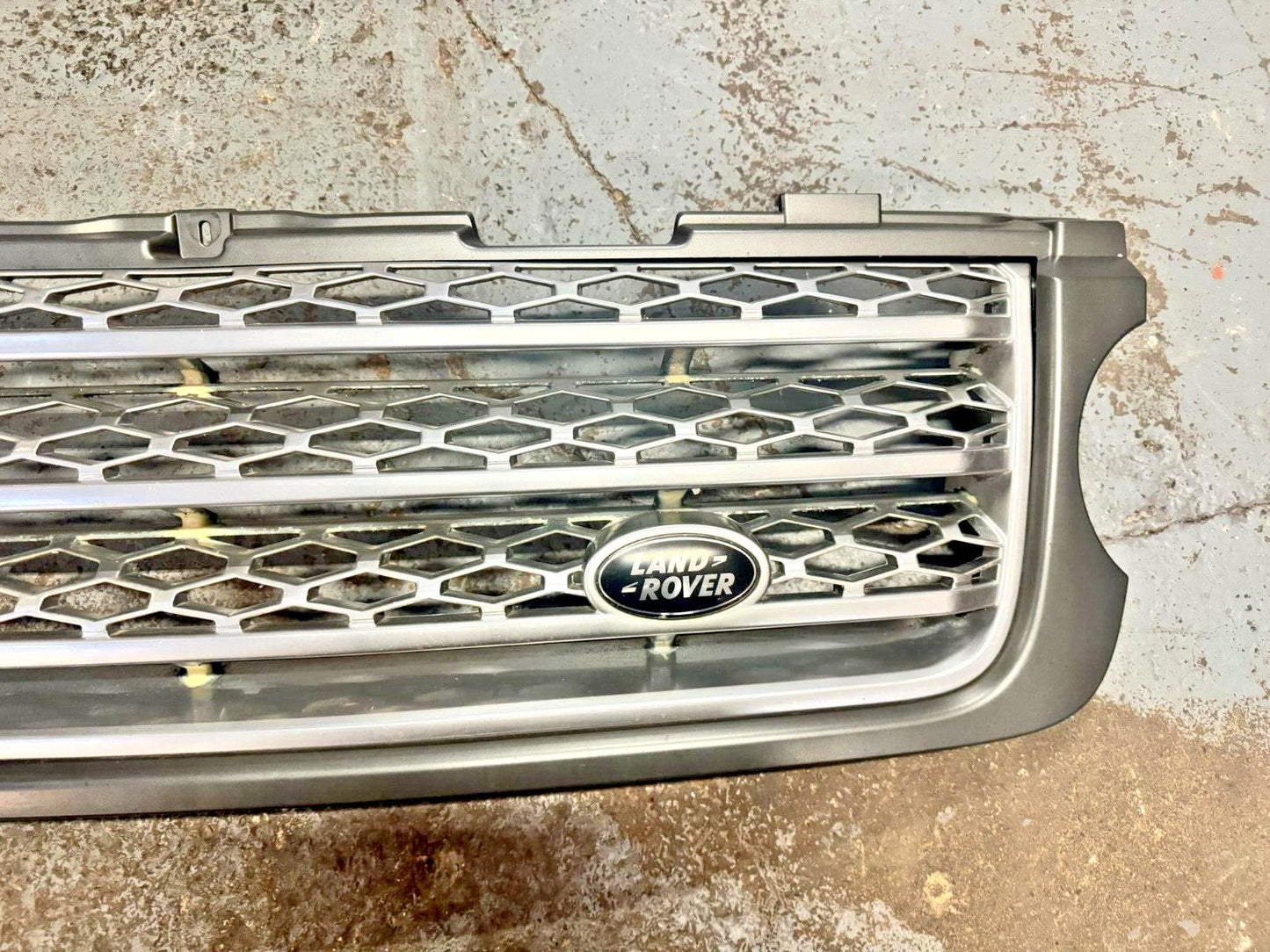 Land Rover Vogue L322 10-13 Front Main Centre Grill Complete AH428138A